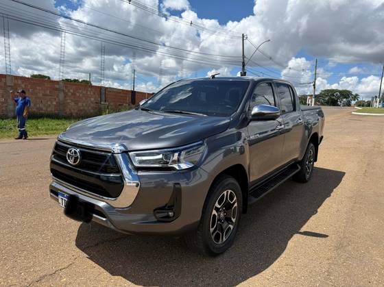 TOYOTA HILUX 2.8 D-4D TURBO DIESEL CD SRV 4X4 AUTOMÁTICO